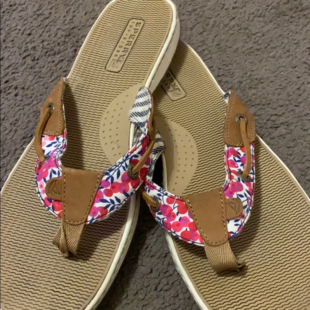 sperry flip flops